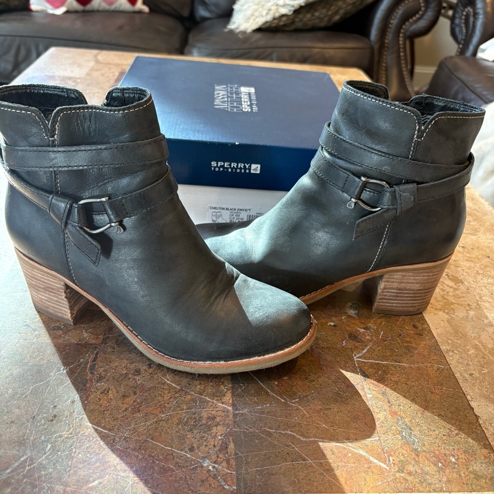 Women’s SZ 8.5 Sperry Chelton Black Onyx Leather Side Zip Ankle Booties w/Box
